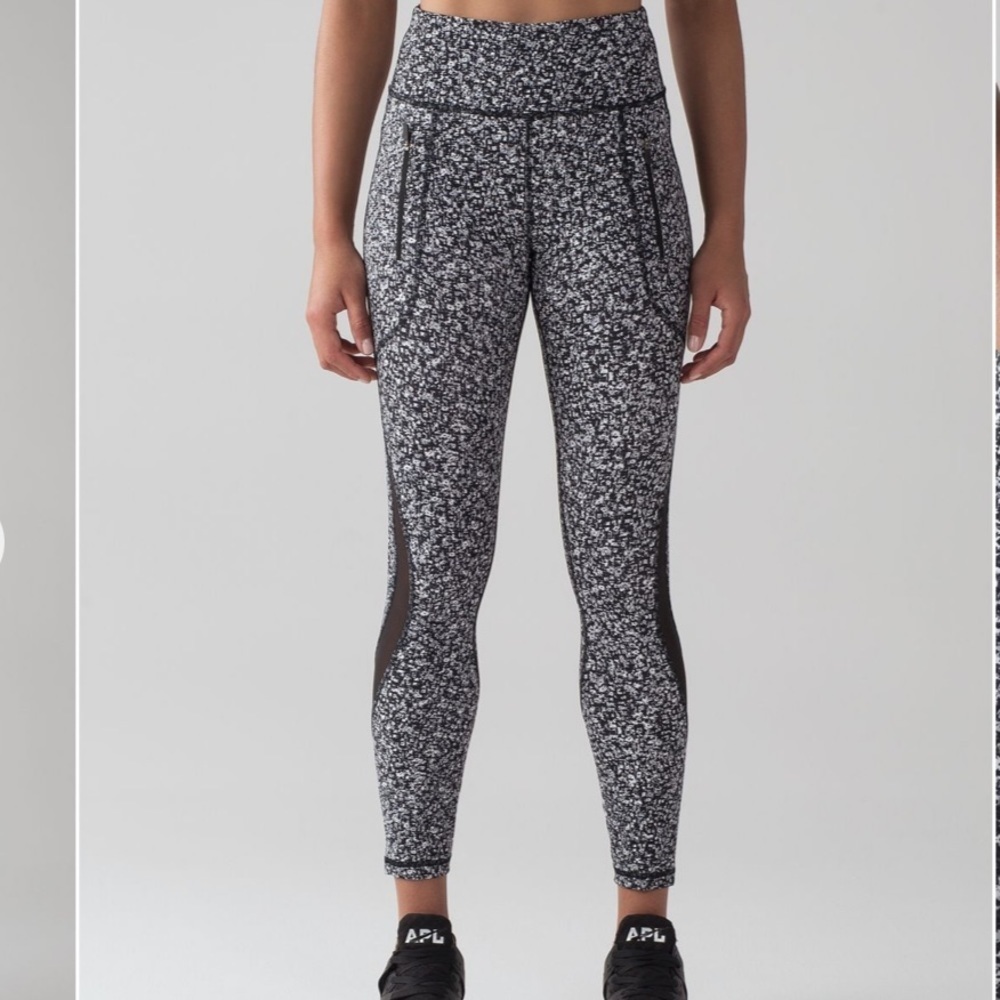 Lululemon Invigorate 7/8 Luxtreme Tight Leggings Daisy Dust Alpine White Black